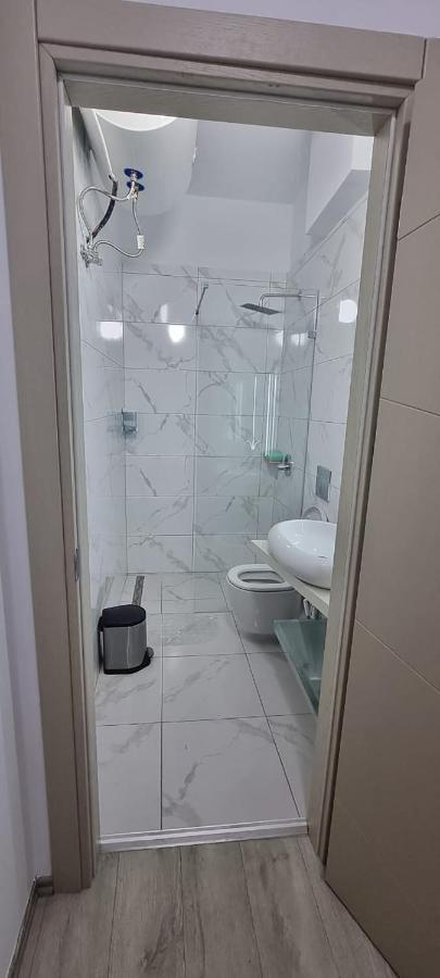 Suncoast Rooms Port Side Saranda Kültér fotó