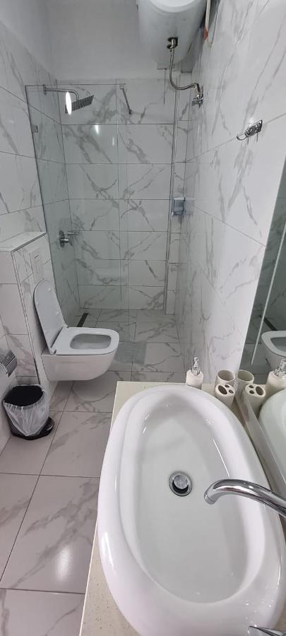 Suncoast Rooms Port Side Saranda Kültér fotó