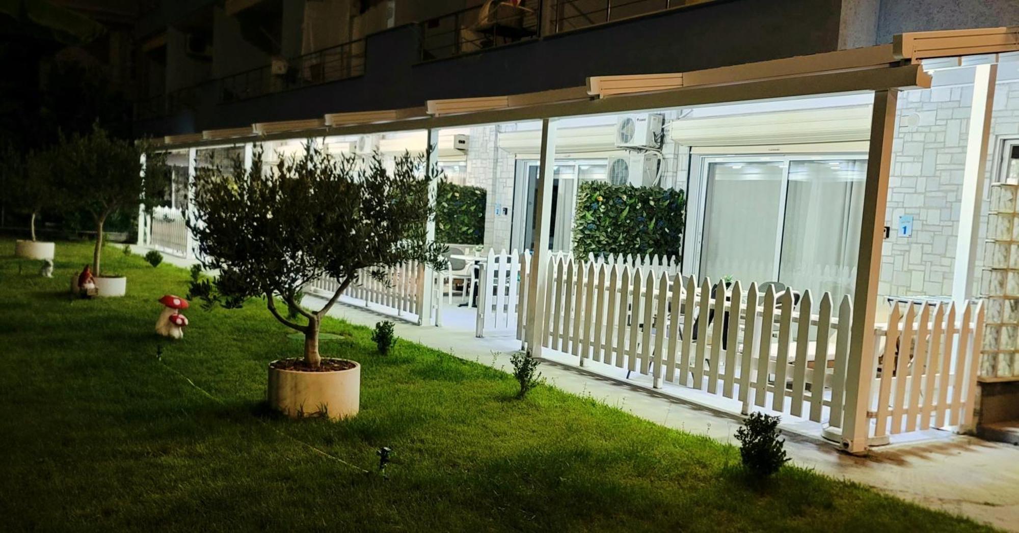 Suncoast Rooms Port Side Saranda Kültér fotó
