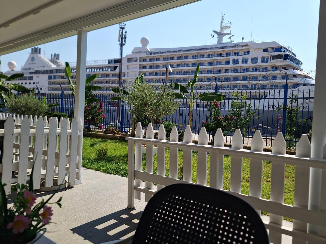 Suncoast Rooms Port Side Saranda Kültér fotó